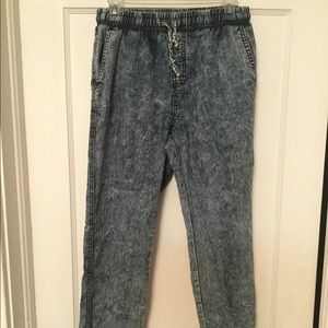 Sooo 90s acid wash jeans L